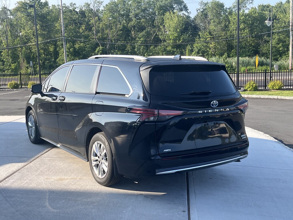 Certified 2023 Toyota Sienna Limited Limited AWD 7-Passenger