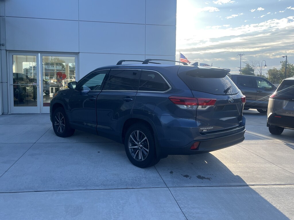 Used 2019 Toyota Highlander XLE XLE V6 AWD