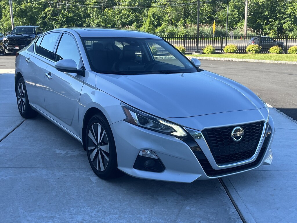 Used 2022 Nissan Altima 2.5 SL Sedan