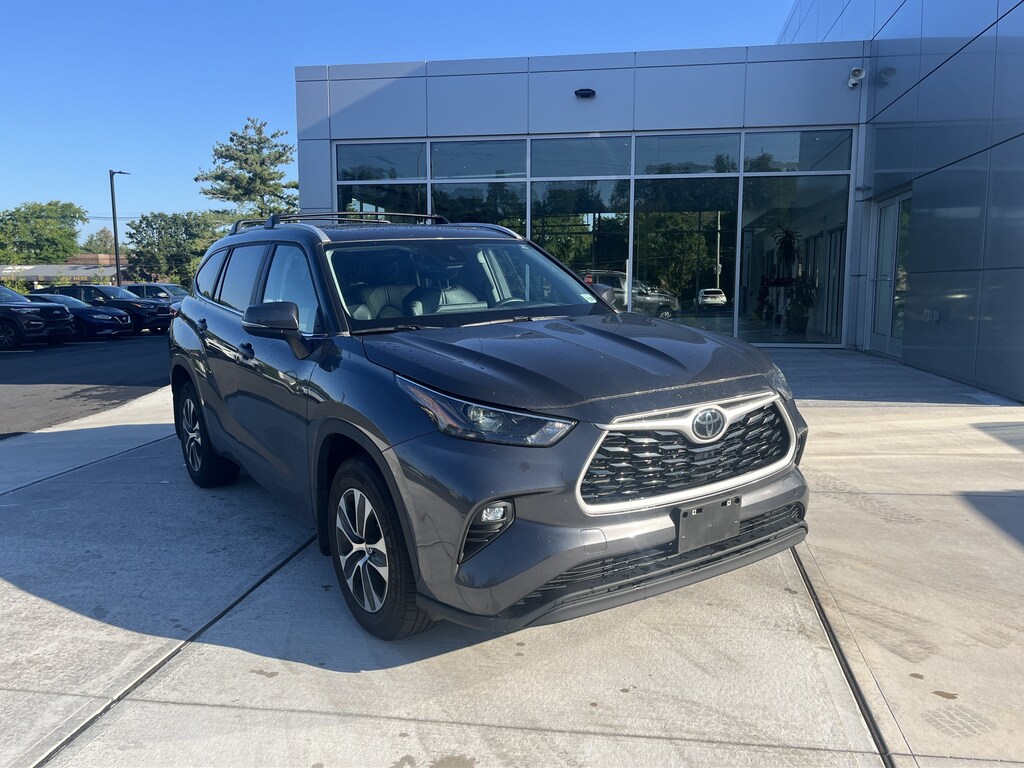 Used 2023 Toyota Highlander XLE XLE AWD