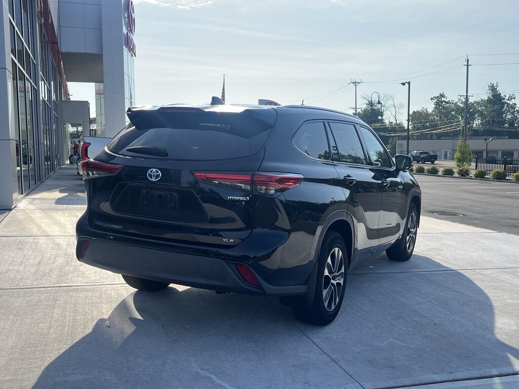 Used 2021 Toyota Highlander Hybrid XLE HYB XLE