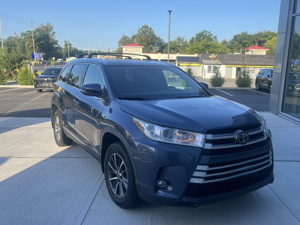 Used 2019 Toyota Highlander XLE XLE V6 AWD