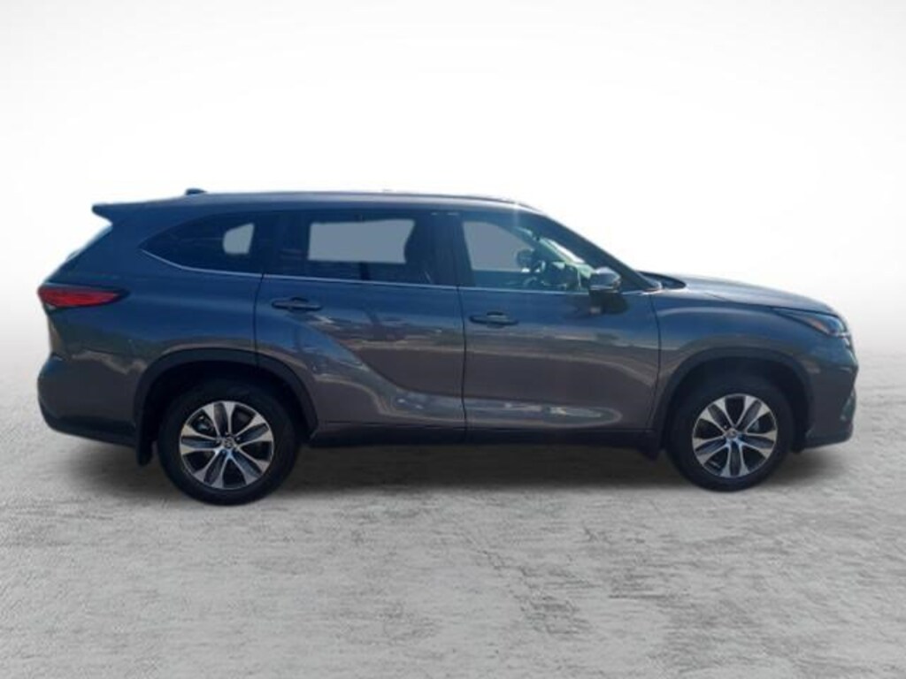 Used 2023 Toyota Highlander XLE XLE AWD