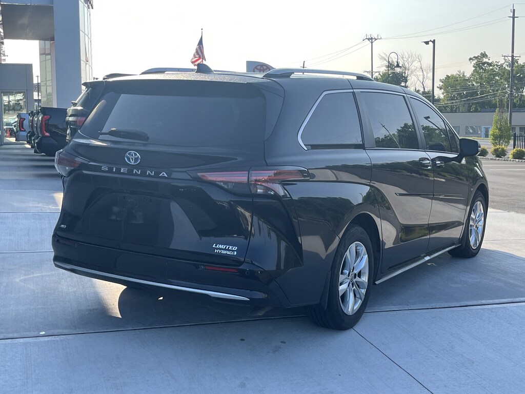 Certified 2023 Toyota Sienna Limited Limited AWD 7-Passenger