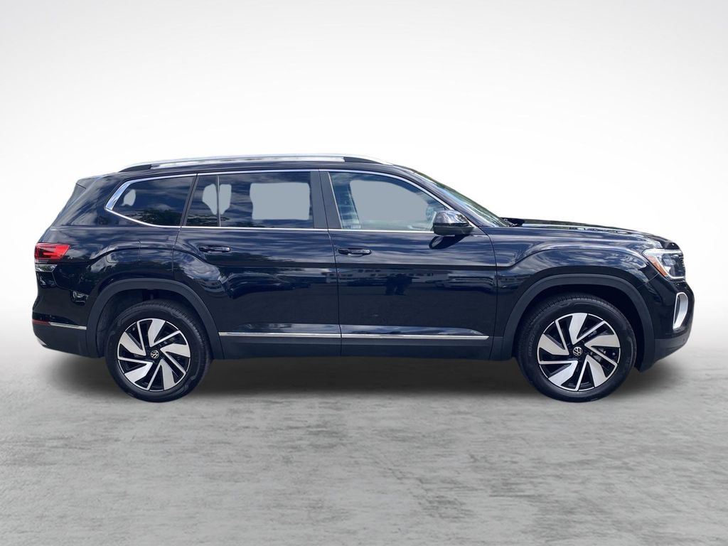 2025 Volkswagen Atlas SEL photo 2