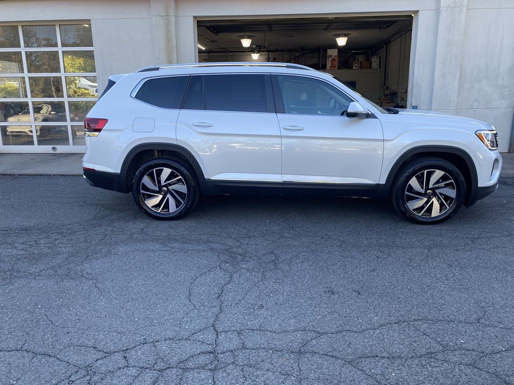 2026 Volkswagen Atlas SEL photo 4