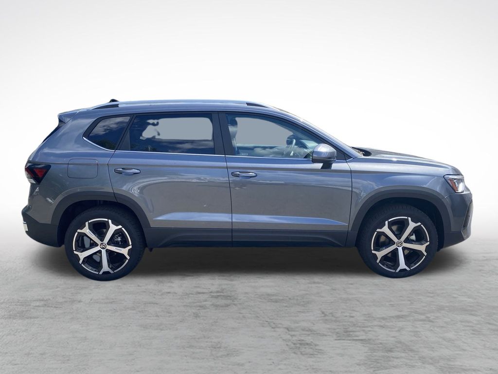 2025 Volkswagen Taos SEL photo 4