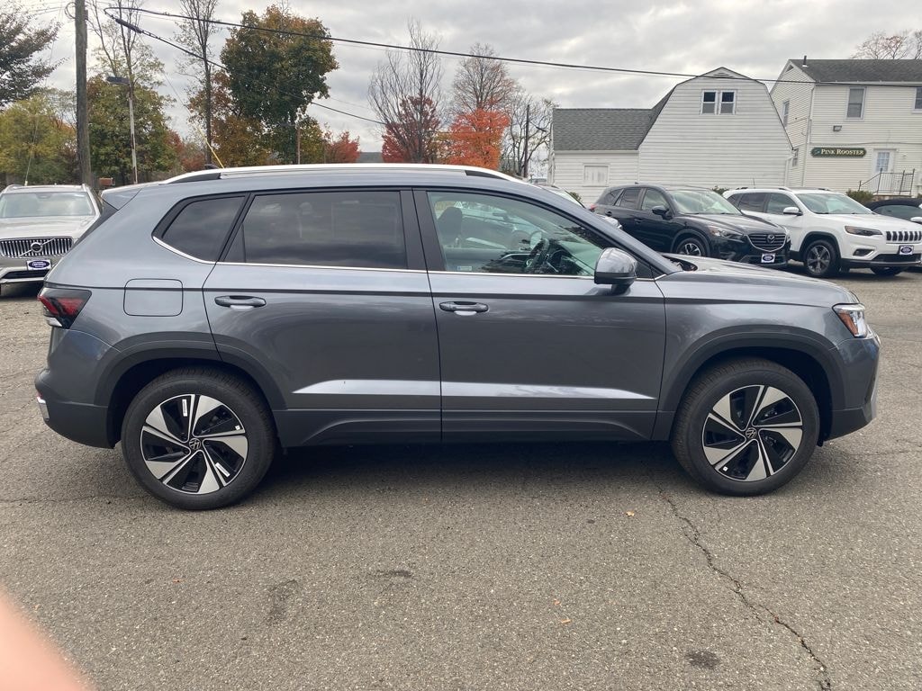 New 2025 Volkswagen Taos 1.5T SE SUV