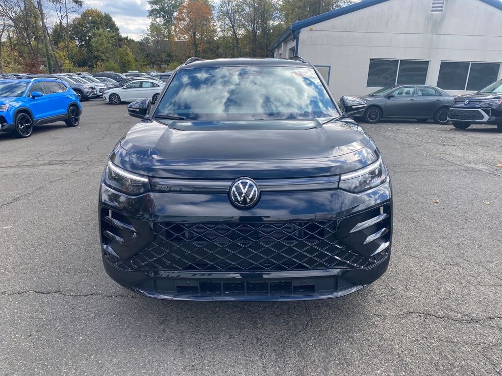 New 2025 Volkswagen Tiguan 2.0T SE R-Line Black SUV