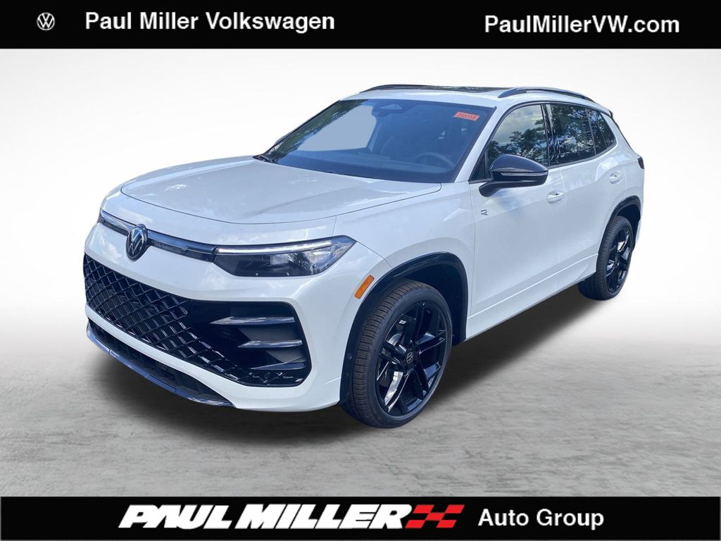 2025 Volkswagen Tiguan SE R-LINE BLACK's photo