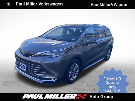 2023 Toyota Sienna Platinum 7 Passenger Minivan/Van