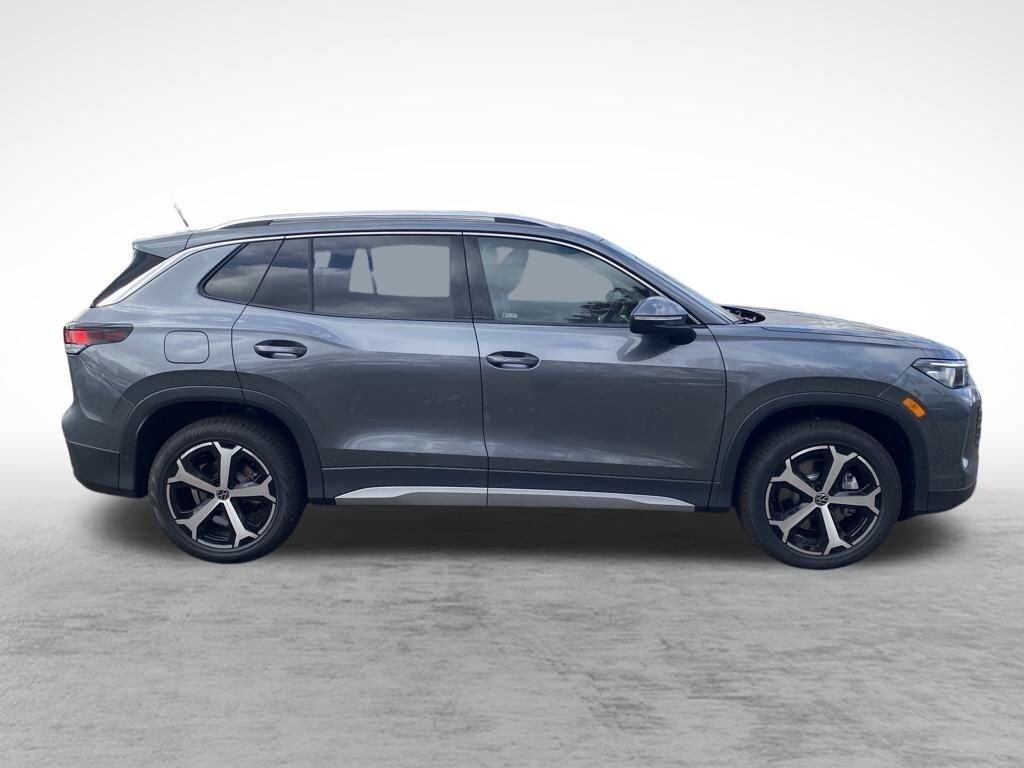 New 2025 Volkswagen Tiguan 2.0T SE SUV