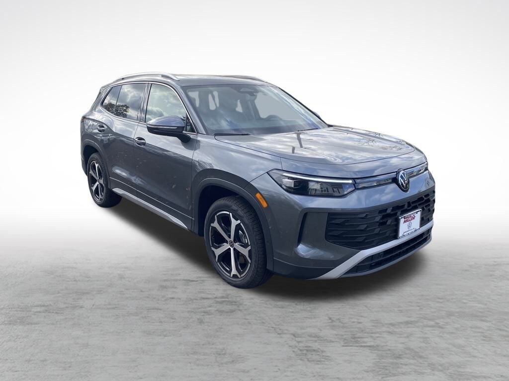 New 2025 Volkswagen Tiguan 2.0T SE SUV