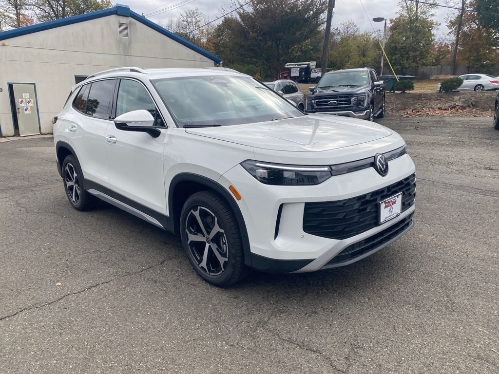 New 2025 Volkswagen Tiguan 2.0T SE SUV