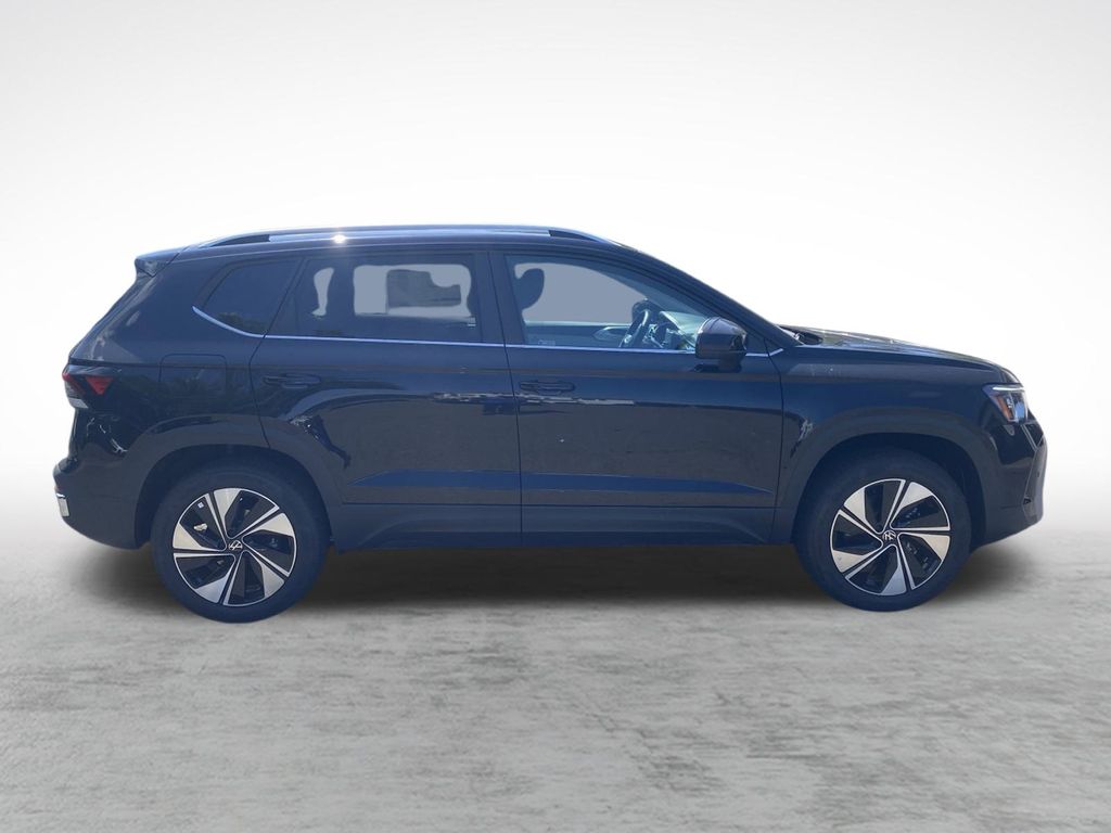 2025 Volkswagen Taos SE photo 2