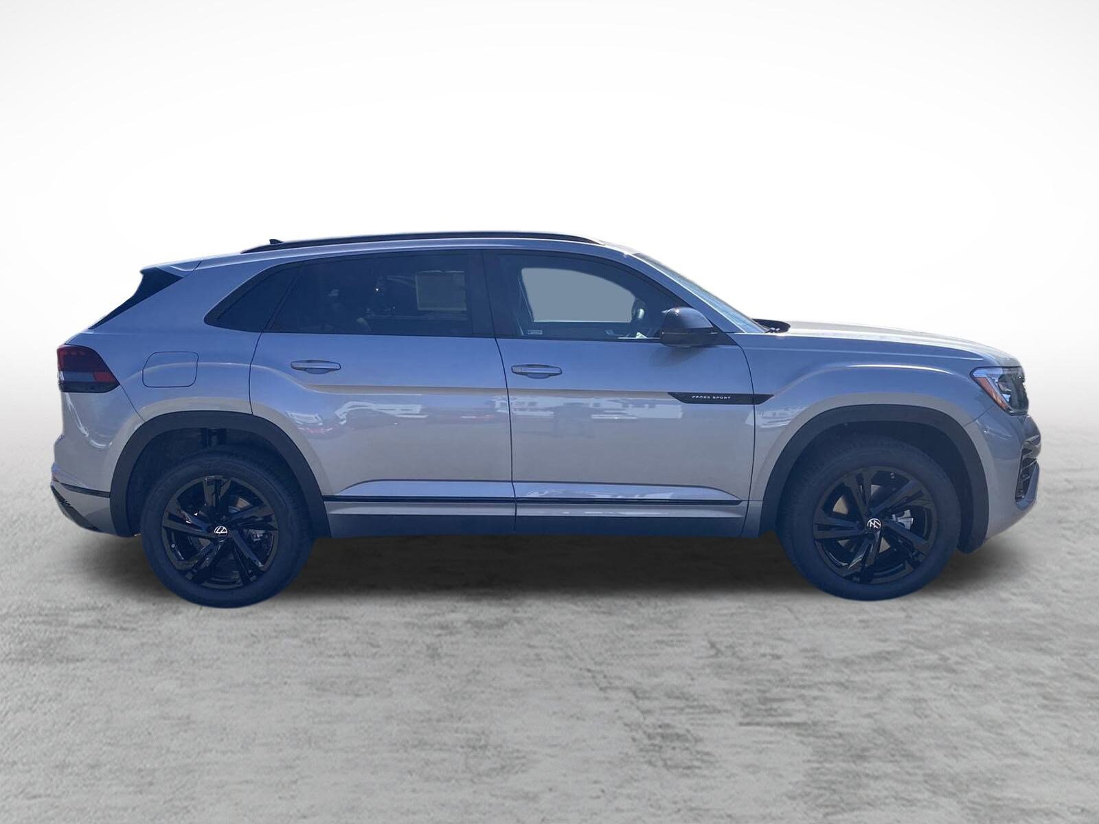 2025 Volkswagen Atlas Cross Sport SEL R-Line photo 4