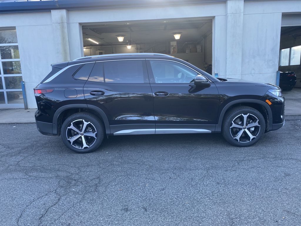 2025 Volkswagen Tiguan SE photo 4