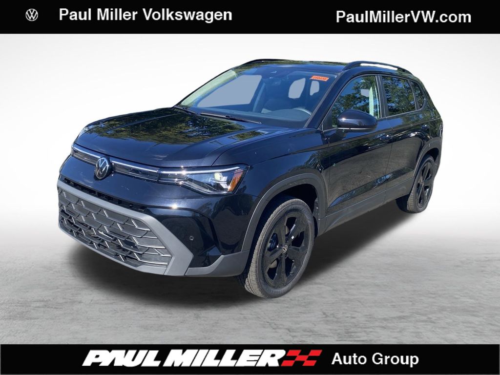 2025 Volkswagen Taos SE Black's photo