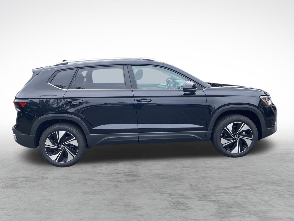 New 2025 Volkswagen Taos 1.5T SE SUV