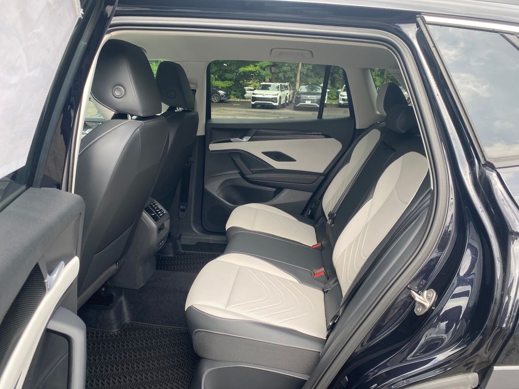 2026 Volkswagen Tiguan SE - Photo 22