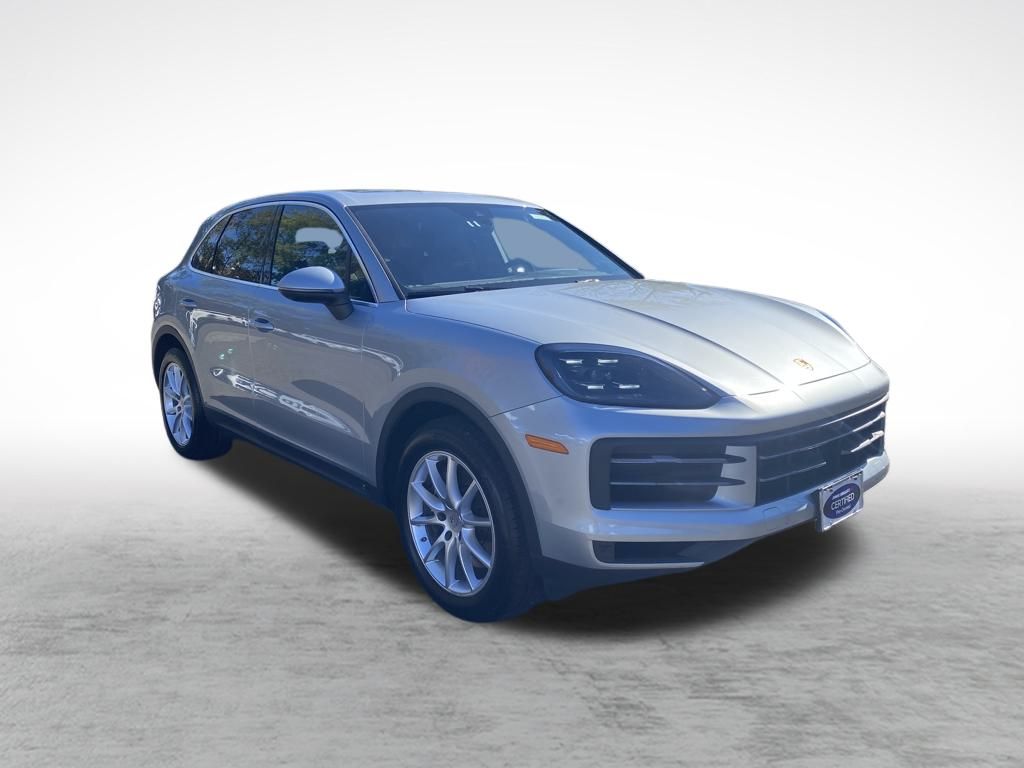 2024 Porsche Cayenne photo 3