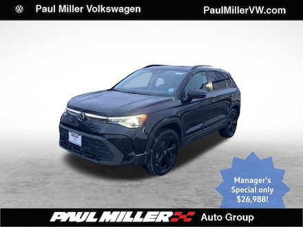 2025 Volkswagen Taos 1.5T SE Black SUV