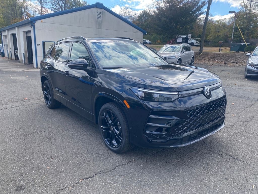 New 2025 Volkswagen Tiguan 2.0T SE R-Line Black SUV