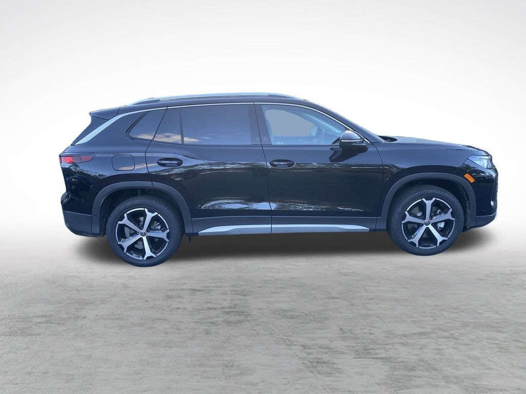 New 2025 Volkswagen Tiguan 2.0T SE SUV