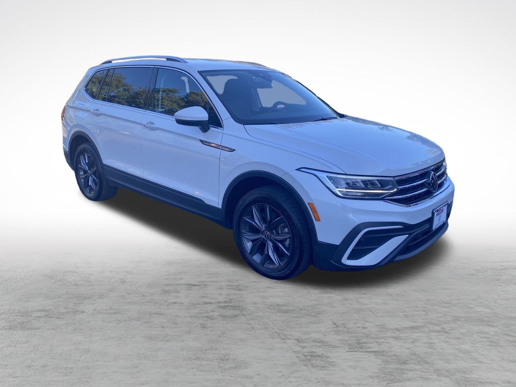 2023 Volkswagen Tiguan SE photo 3