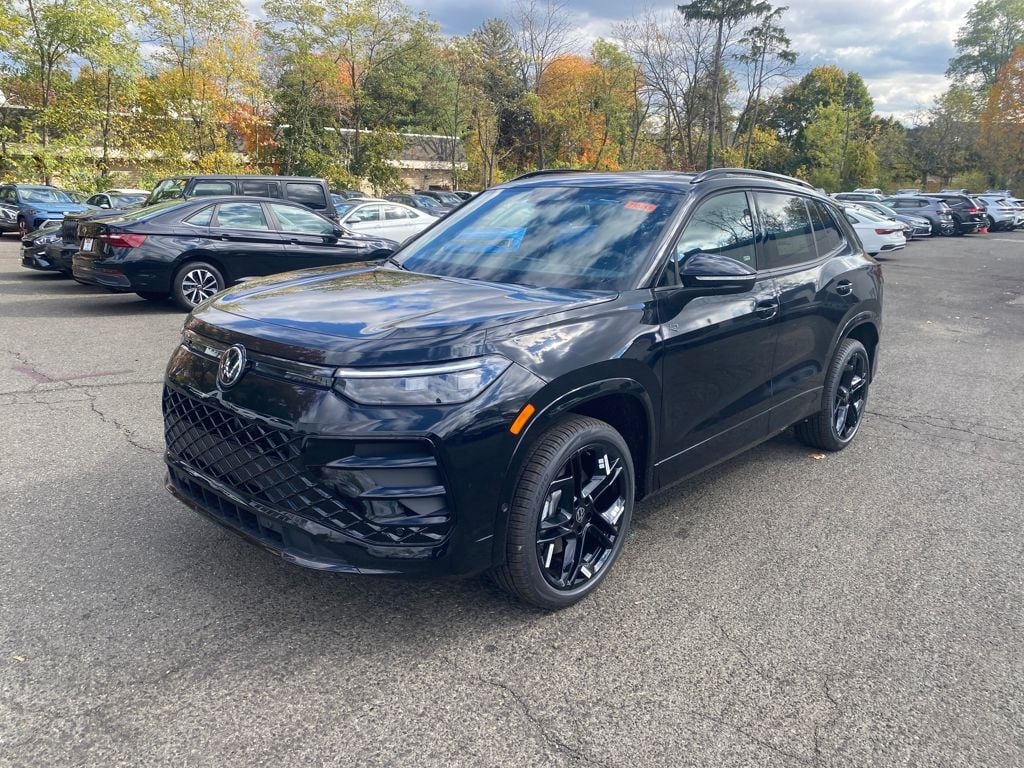 New 2025 Volkswagen Tiguan 2.0T SE R-Line Black SUV
