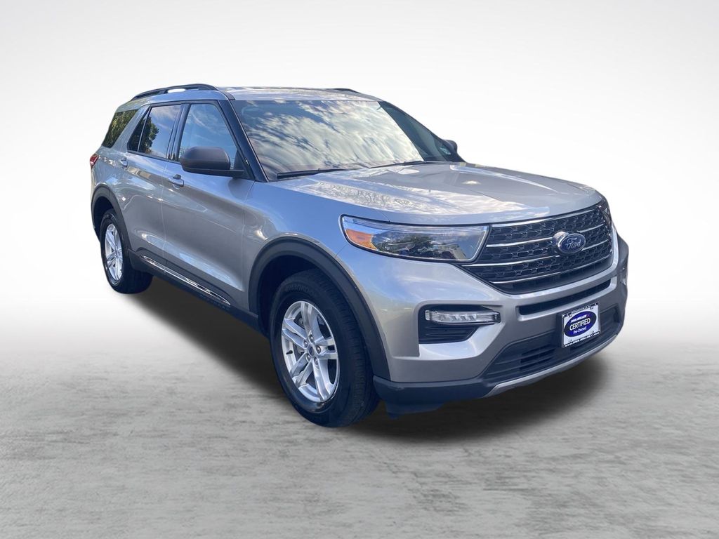 2023 Ford Explorer XLT photo 3