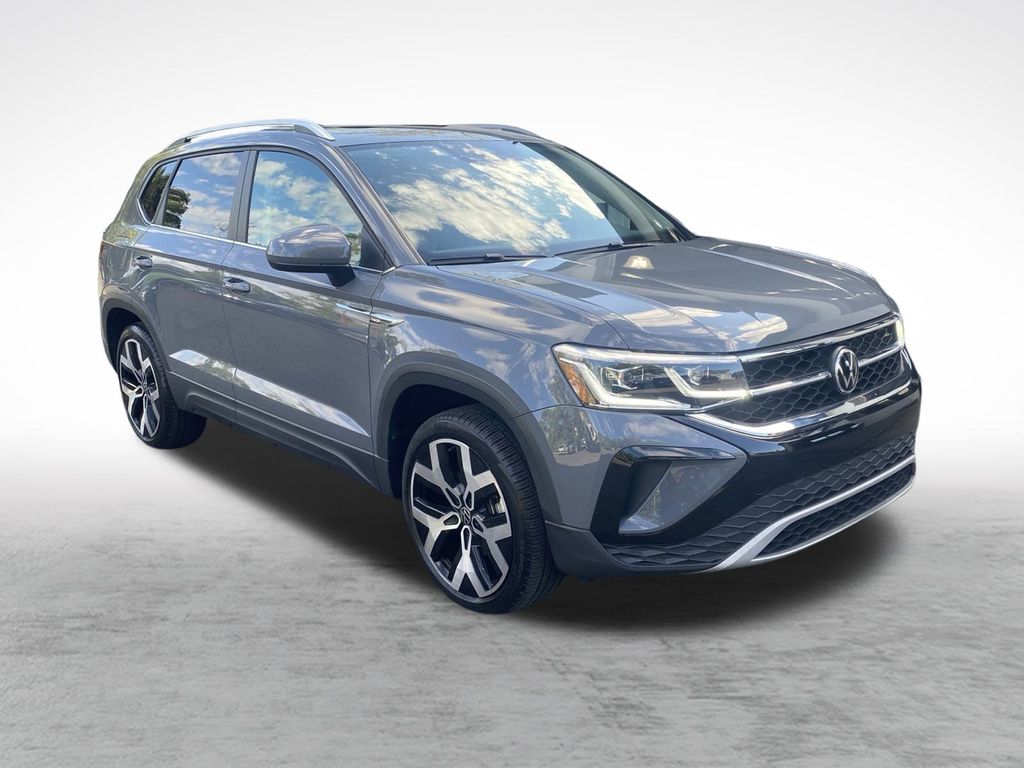2022 Volkswagen Taos SEL photo 3