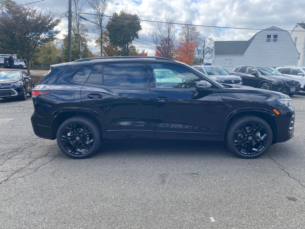 New 2025 Volkswagen Tiguan 2.0T SE R-Line Black SUV