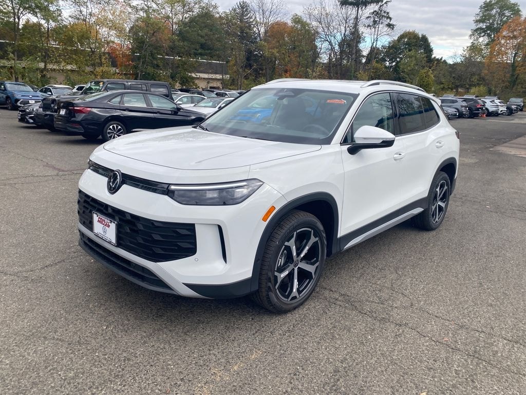 New 2025 Volkswagen Tiguan 2.0T SE SUV