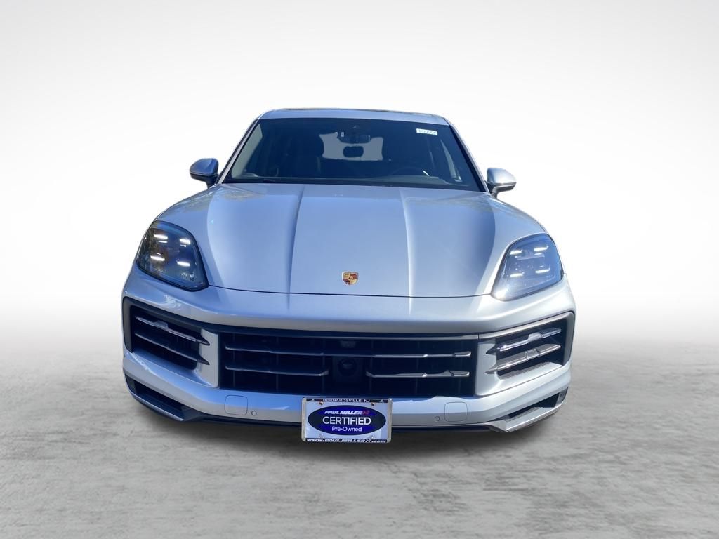 2024 Porsche Cayenne photo 2