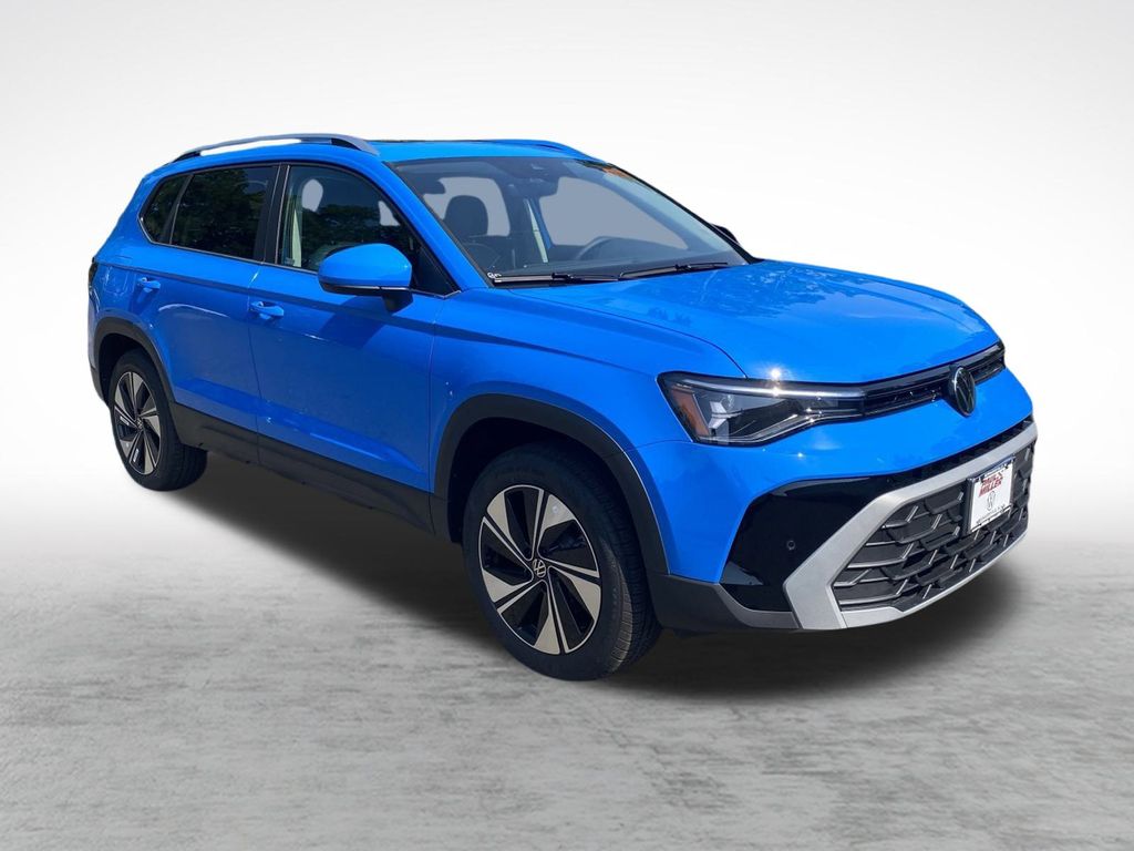 2025 Volkswagen Taos SE photo 3