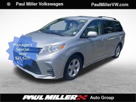 2020 Toyota Sienna LE 8 Passenger Minivan/Van