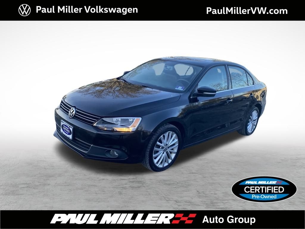 Used 2013 Volkswagen Jetta 2.5L SEL w/Navigation/PZEV Sedan