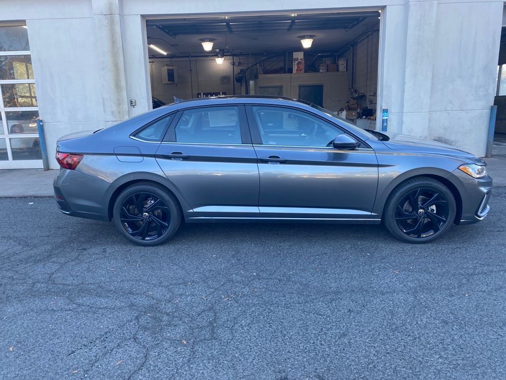 2026 Volkswagen Jetta 1.5T SE photo 4