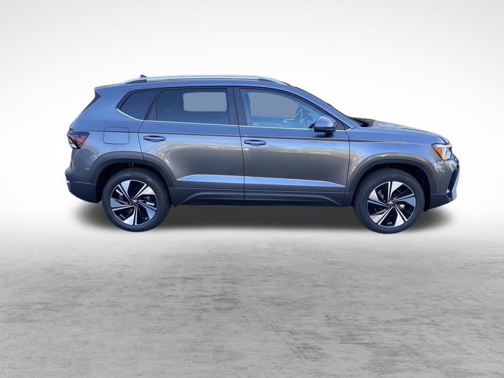 2025 Volkswagen Taos SE photo 4