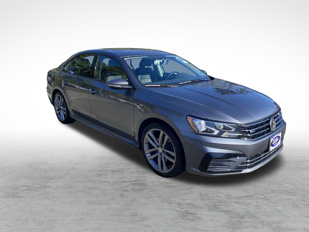2018 Volkswagen Passat S R-Line photo 3