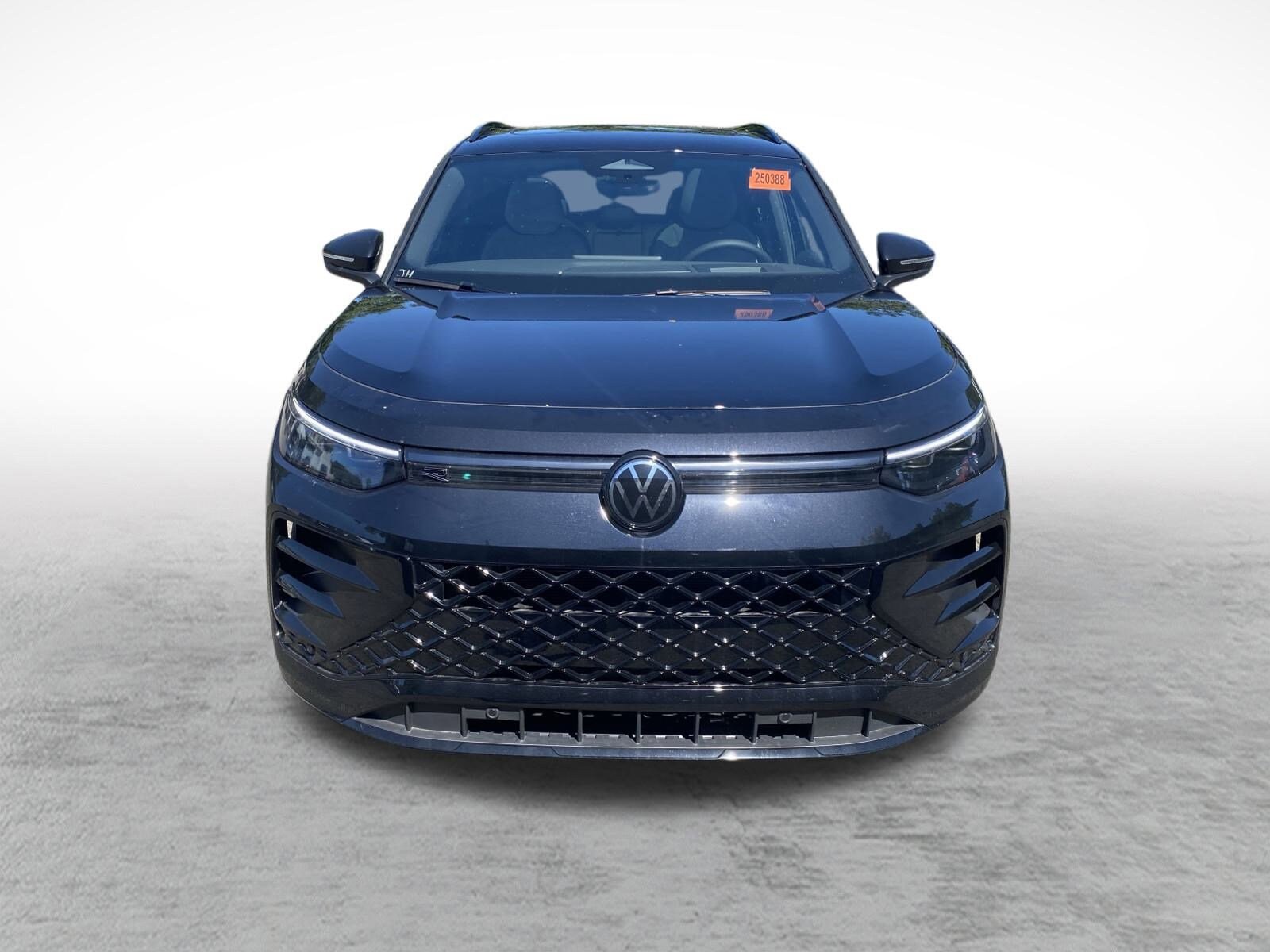 2025 Volkswagen Tiguan SE R-Line Black photo 2