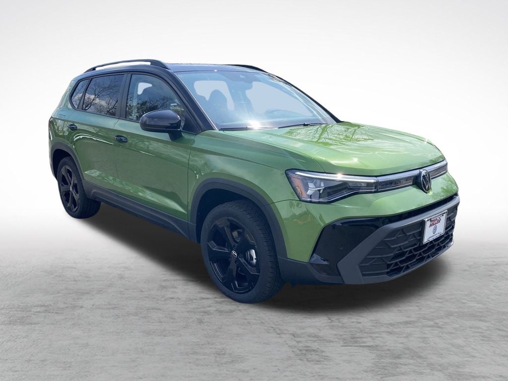 New 2025 Volkswagen Taos 1.5T SE Black SUV