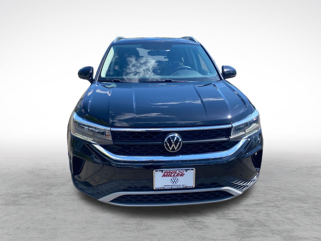 Used 2022 Volkswagen Taos SE with VIN 3VVLX7B29NM092425 for sale in Bernardsville, NJ