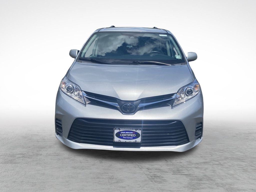2020 Toyota Sienna LE photo 2