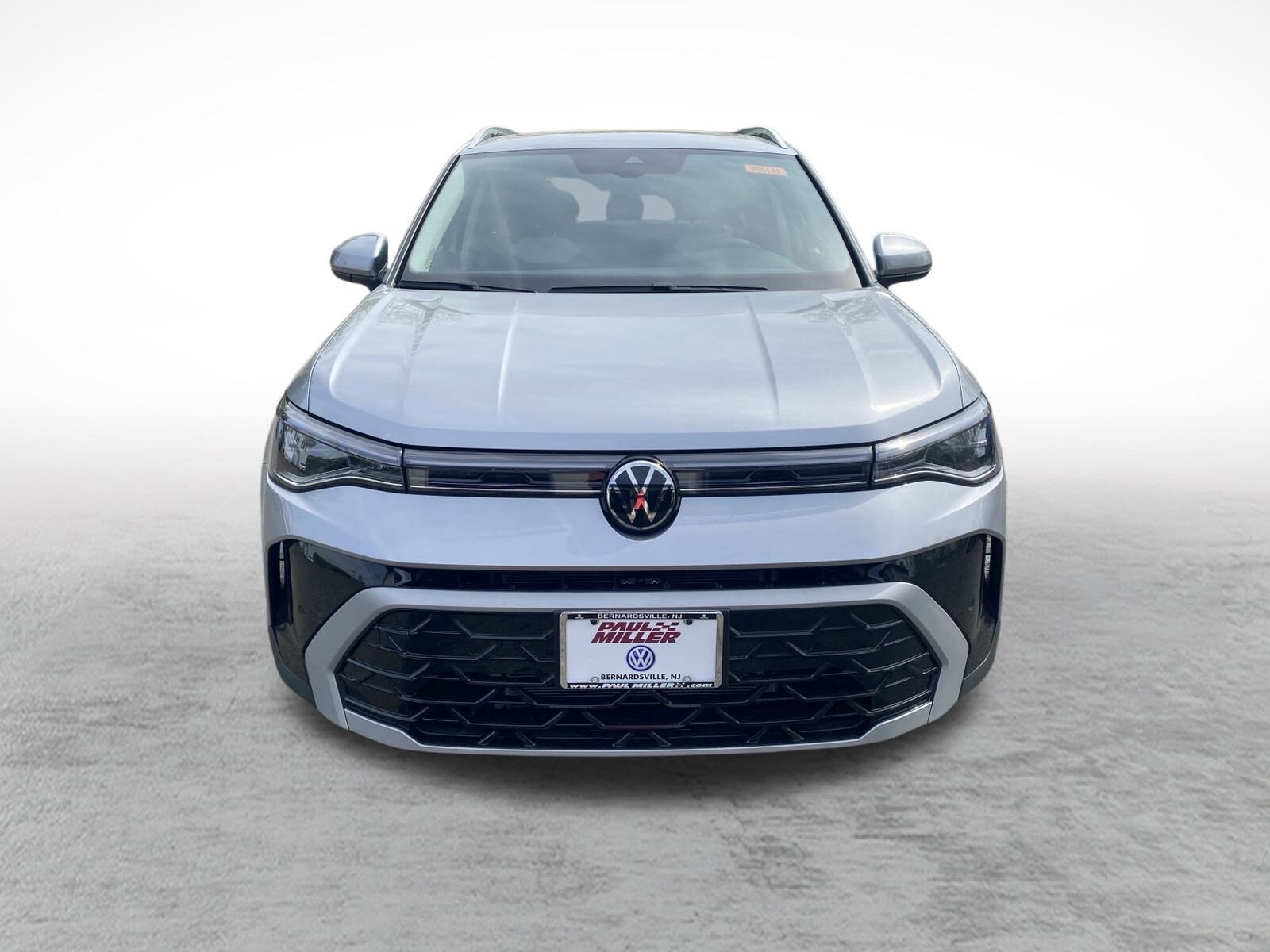 2025 Volkswagen Taos SEL photo 2