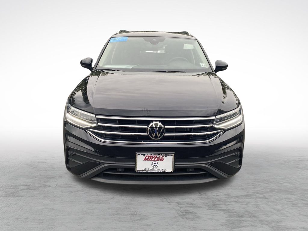 2023 Volkswagen Tiguan SE photo 2