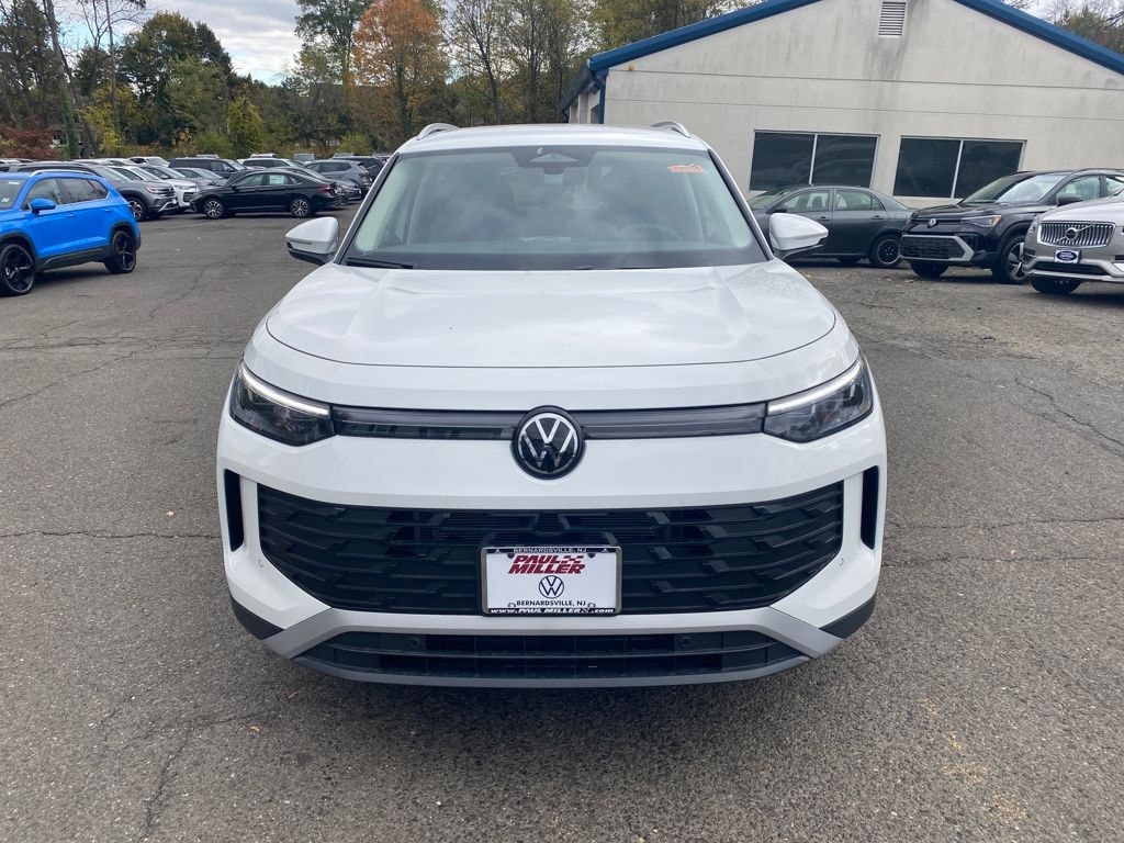 New 2025 Volkswagen Tiguan 2.0T SE SUV