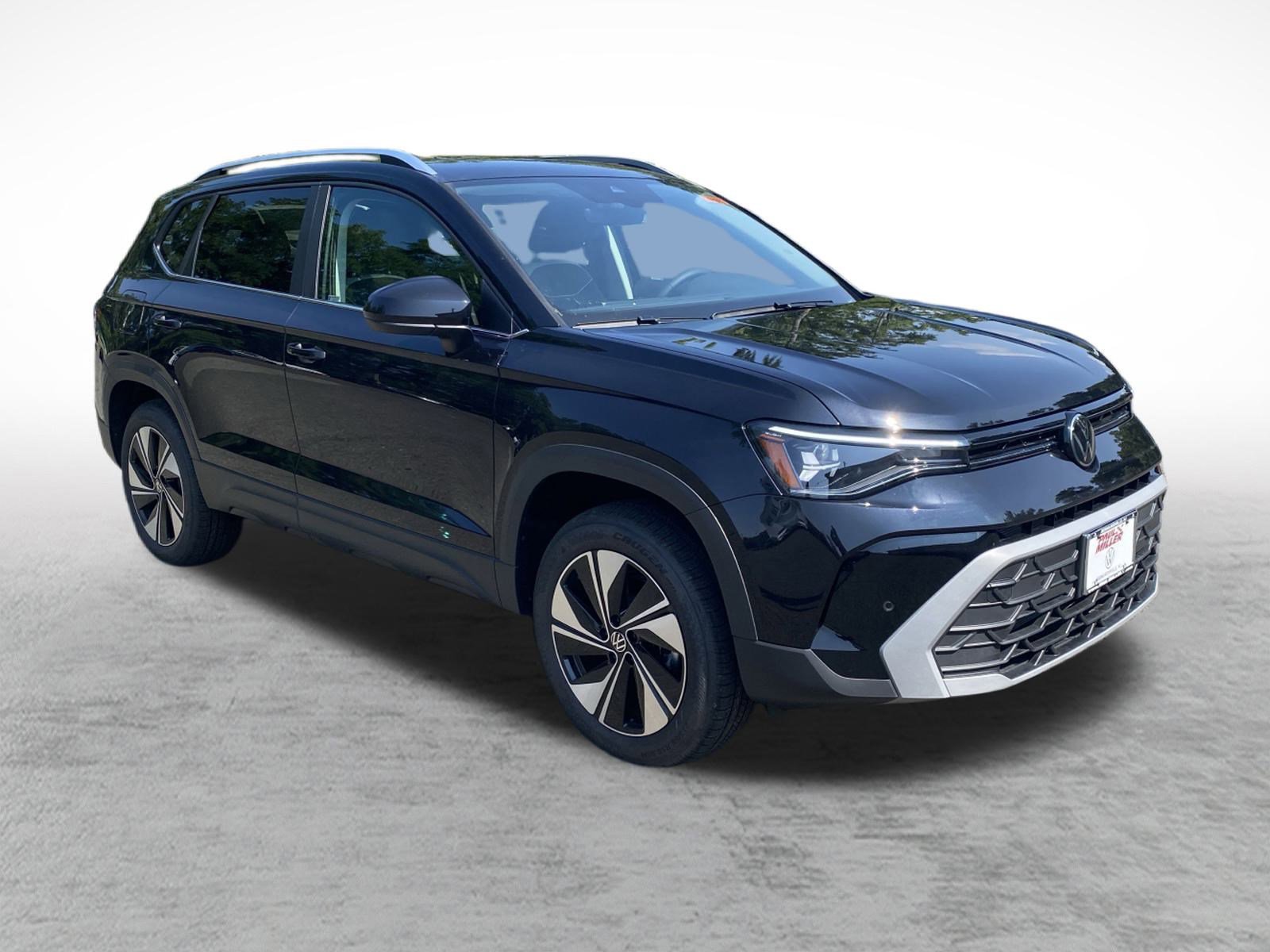 2025 Volkswagen Taos SE photo 2