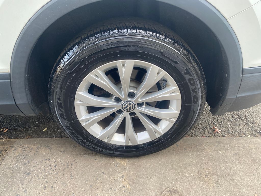 2020 Volkswagen Tiguan S photo 2